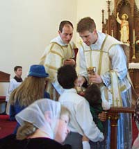 Communion at Traditional Latin Mass 