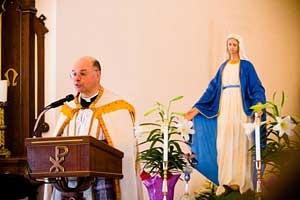 Fr DeVriendt preaches about the Consecration to Our Lady