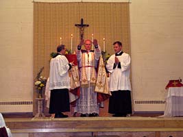 Bishop extends hands over confirmandi