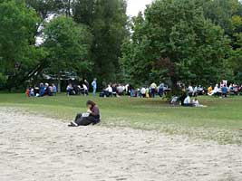 lunch break at the lake shore