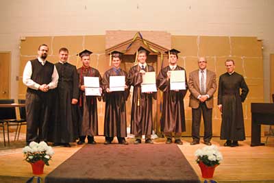 The high school graduates together with their main teachers.